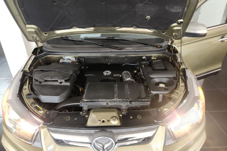 Used HYOSOW S3 2014 1.5L Luxury Version China IV Emission Standard Engine Bay