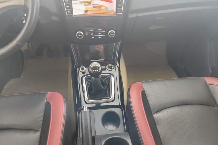 Used HYOSOW S3 2014 1.5L Luxury Version China IV Emission Standard Gear Lever