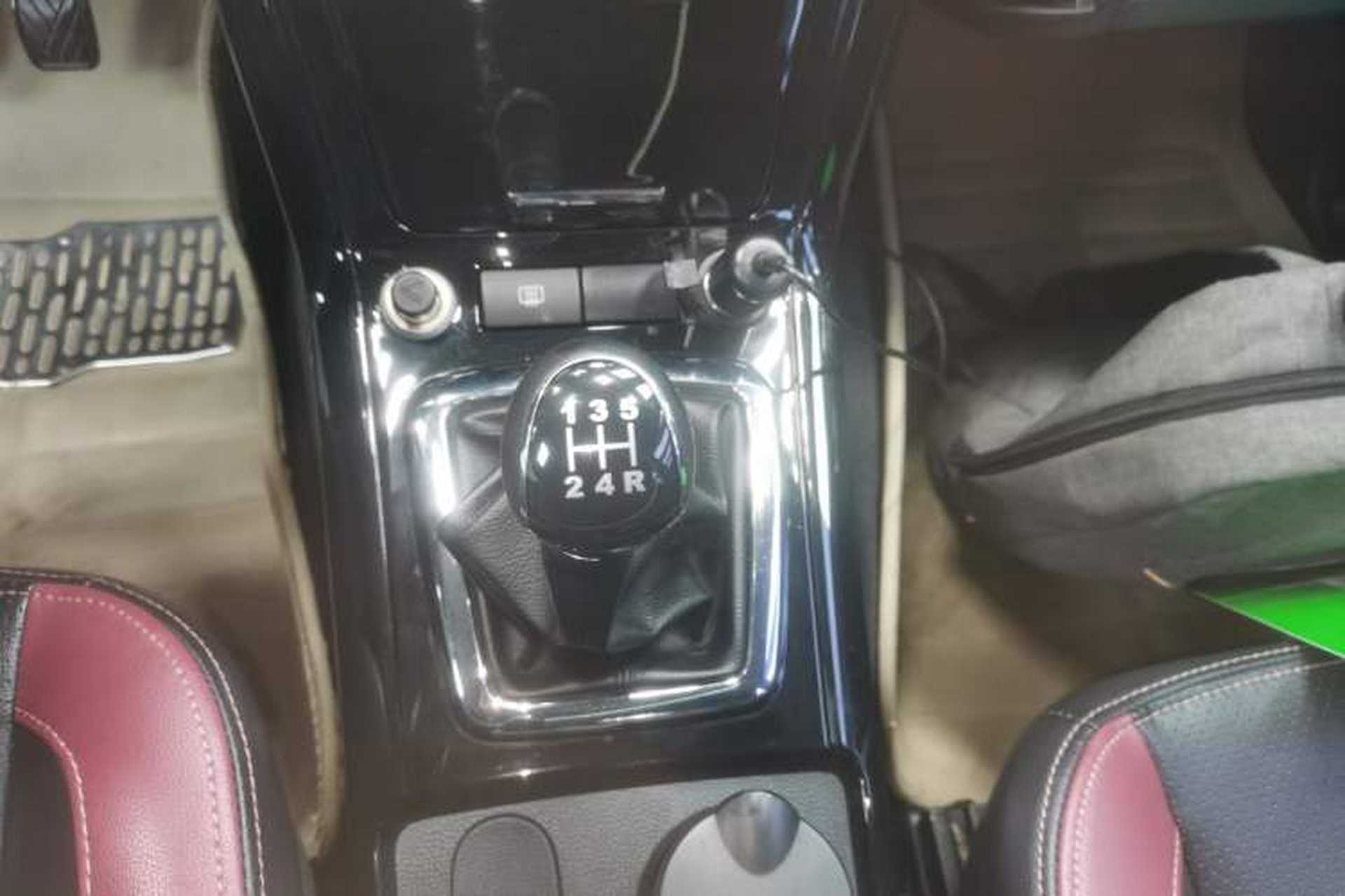 Used HYOSOW S3 2014 1.5L Comfort Version China IV Emission Standard Gear Lever