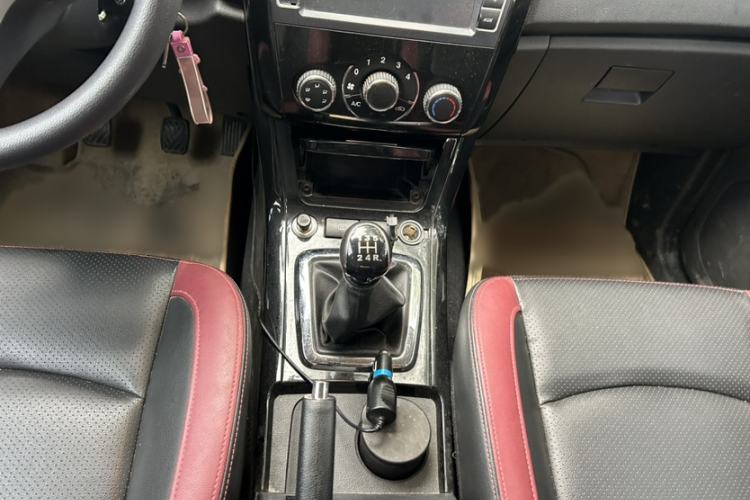 Used HYOSOW S3 2014 1.5L Comfort Version China IV Emission Standard Interior 3