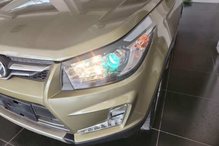 Used HYOSOW S3 2014 1.5L Luxury Version China IV Emission Standard Left Front Headlight