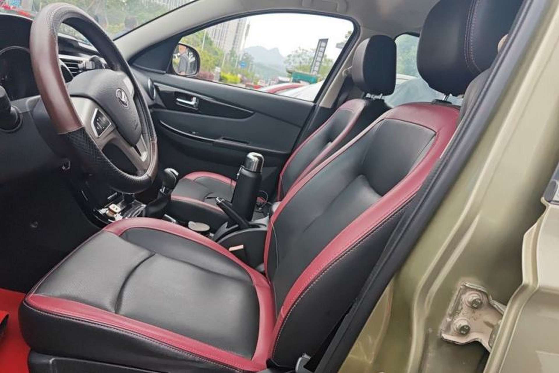 Used HYOSOW S3 2014 1.5L Luxury Version China IV Emission Standard Left Front Seat
