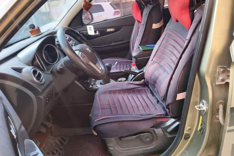 Used HYOSOW S3 2014 1.5L Comfort Version China IV Emission Standard Left Front Seat
