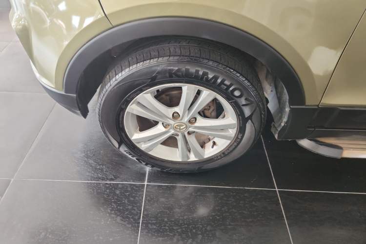 Used HYOSOW S3 2014 1.5L Luxury Version China IV Emission Standard Left Front Wheel Hub
