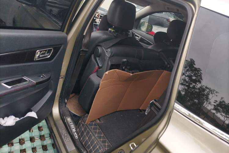 Used HYOSOW S3 2014 1.5L Comfort Version China IV Emission Standard Left Rear Seat