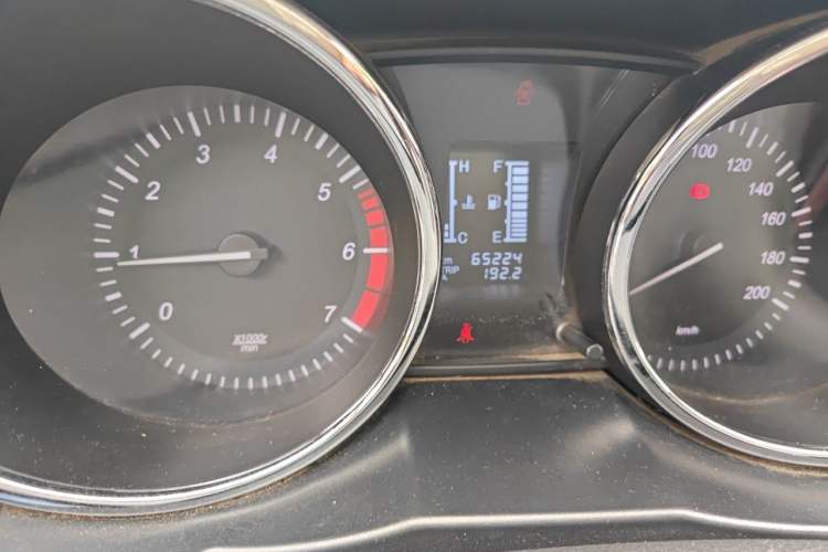 Used HYOSOW S3 2014 1.5L Luxury Version China IV Emission Standard Odometer Close Up