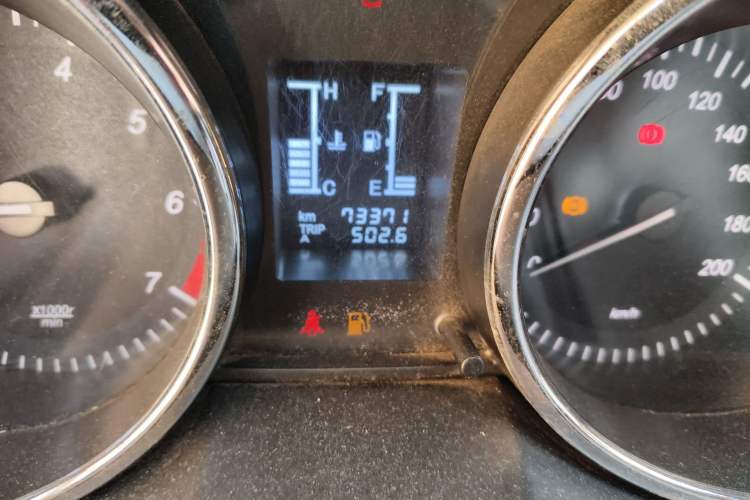 Used HYOSOW S3 2014 1.5L Comfort Version China IV Emission Standard Odometer Close Up