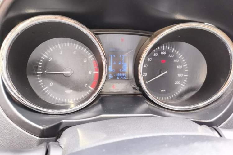 Used HYOSOW S3 2014 1.5L Comfort Version China IV Emission Standard Odometer Close Up