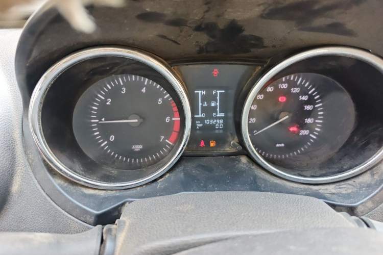 Used HYOSOW S3 2014 1.5L Comfort Version China IV Emission Standard Odometer Close Up