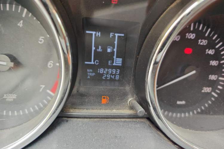 Used HYOSOW S3 2014 1.5L Comfort Version China IV Emission Standard Odometer Close Up