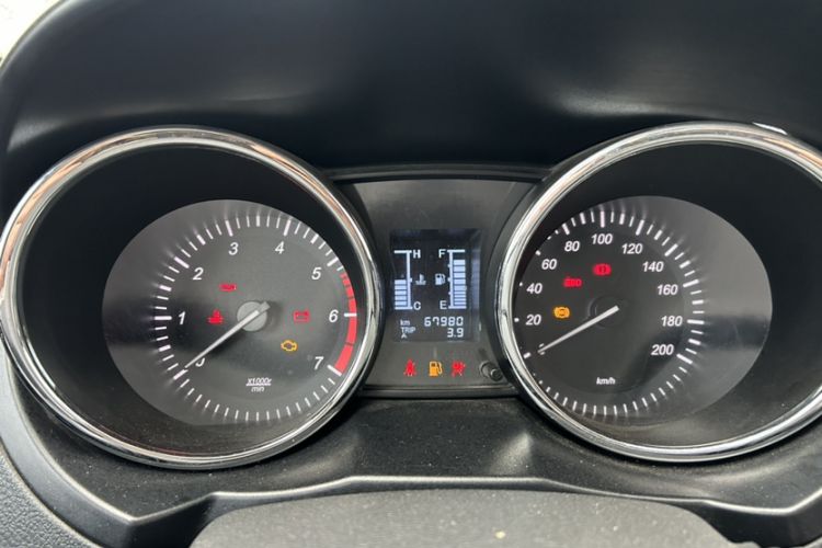 Used HYOSOW S3 2014 1.5L Comfort Version China IV Emission Standard Odometer Close Up
