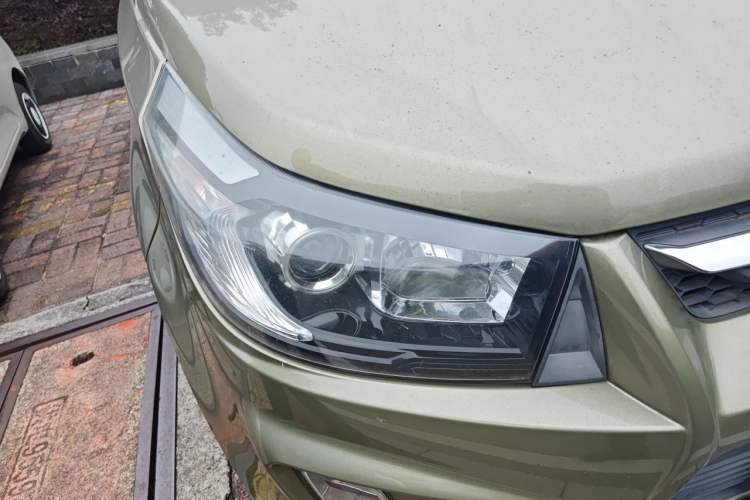 Used HYOSOW S3 2014 1.5L Luxury Version China IV Emission Standard Right Front Headlight