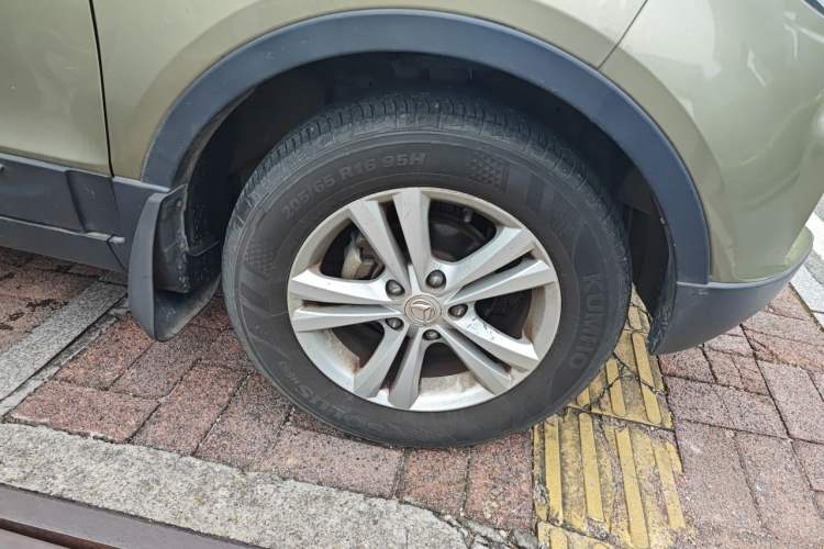 Used HYOSOW S3 2014 1.5L Luxury Version China IV Emission Standard Right Front Wheel Hub