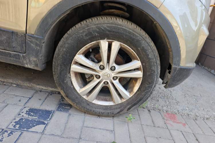 Used HYOSOW S3 2014 1.5L Comfort Version China IV Emission Standard Right Front Wheel Hub
