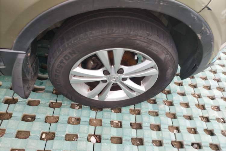 Used HYOSOW S3 2014 1.5L Comfort Version China IV Emission Standard Right Front Wheel Hub