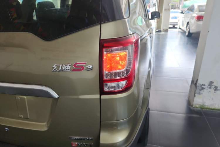 Used HYOSOW S3 2014 1.5L Luxury Version China IV Emission Standard Right Rear Taillight