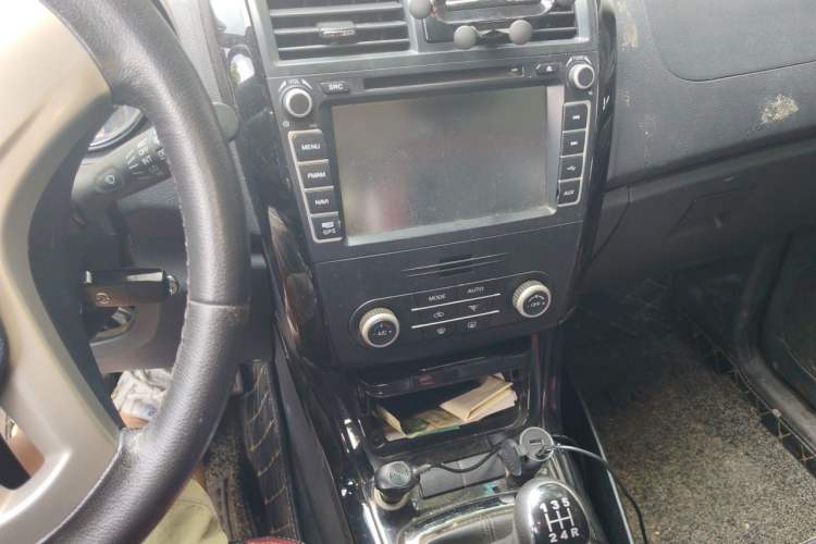Used HYOSOW S3 2015 1.8L Prestige Version China V Emission Standard Audio And AC Panel