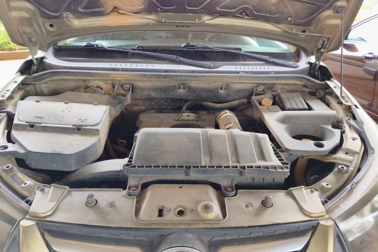 Used HYOSOW S3 2015 1.5L Luxury Model China V Standard Engine Bay