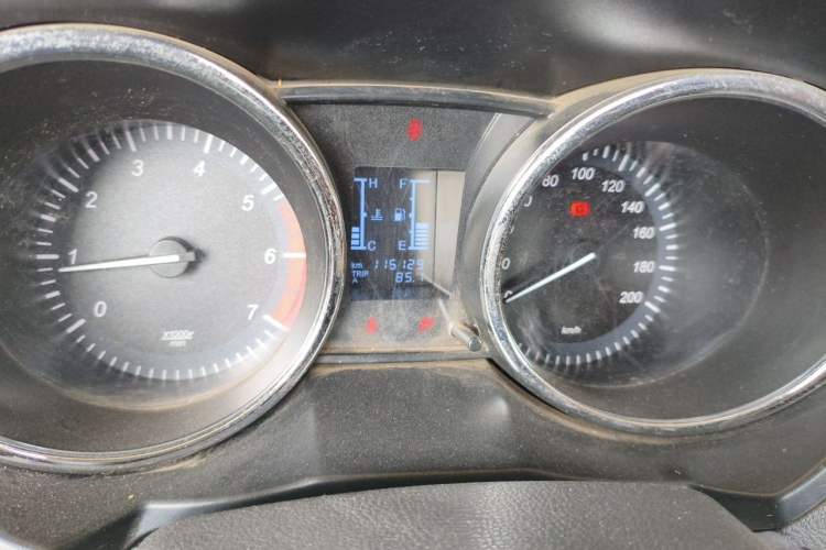 Used HYOSOW S3 2015 1.5L Luxury Model China V Standard Odometer Close Up