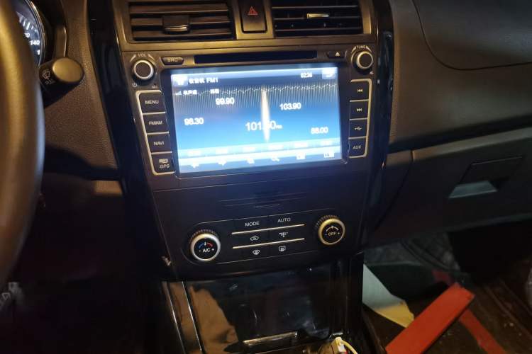 Used HYOSOW S3 2015 1.5L Luxury Model China V Standard Audio And AC Panel