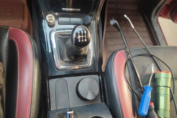 Used HYOSOW S3 2015 1.5L Luxury Model China V Standard Gear Lever