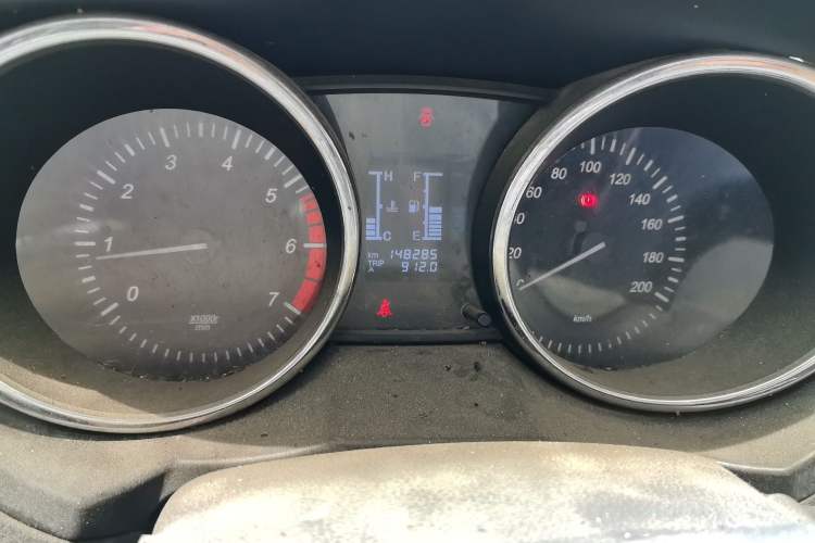 Used HYOSOW S3 2015 1.5L Luxury Model China V Standard Odometer Close Up