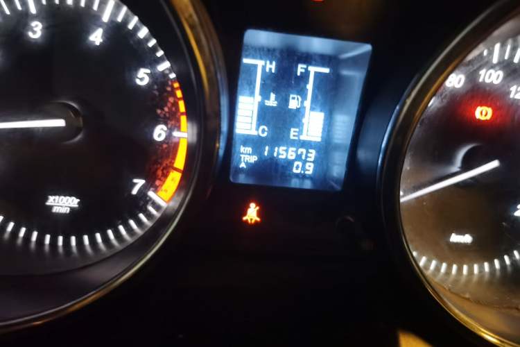 Used HYOSOW S3 2015 1.5L Luxury Model China V Standard Odometer Close Up