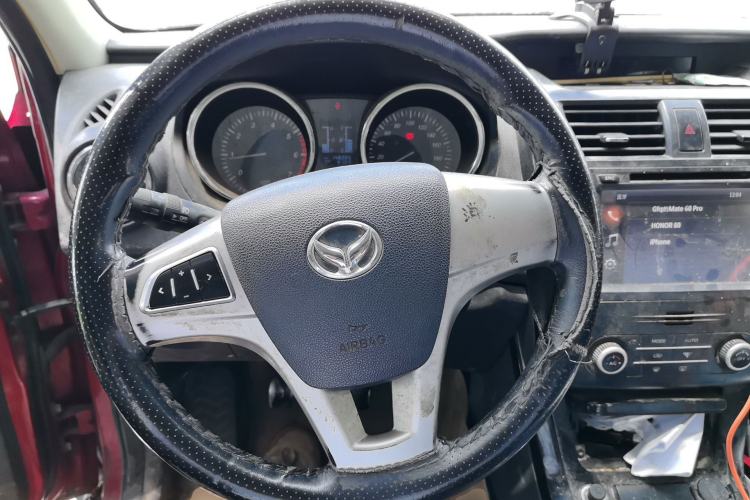 Used HYOSOW S3 2015 1.5L Luxury Model China V Standard Steering Wheel
