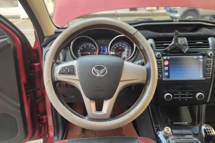 Used HYOSOW S3 2015 1.5L Luxury Model China V Standard Steering Wheel