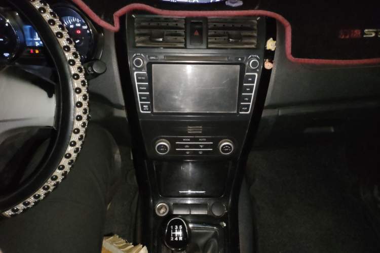 Used HYOSOW S3 2015 1.5L Luxury Model China V Standard Audio And AC Panel