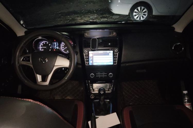 Used HYOSOW S3 2015 1.5L Luxury Model China V Standard Center Console