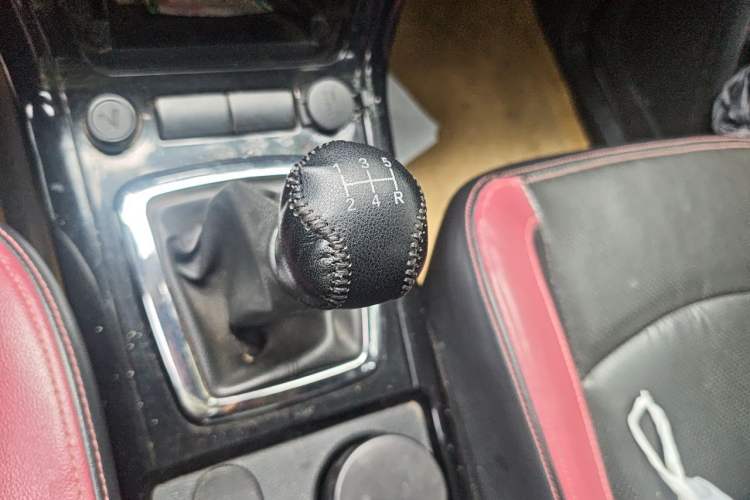 Used HYOSOW S3 2015 1.5L Luxury Model China V Standard Gear Lever