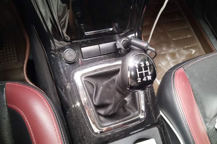 Used HYOSOW S3 2015 1.8L Prestige Version China V Emission Standard Gear Lever