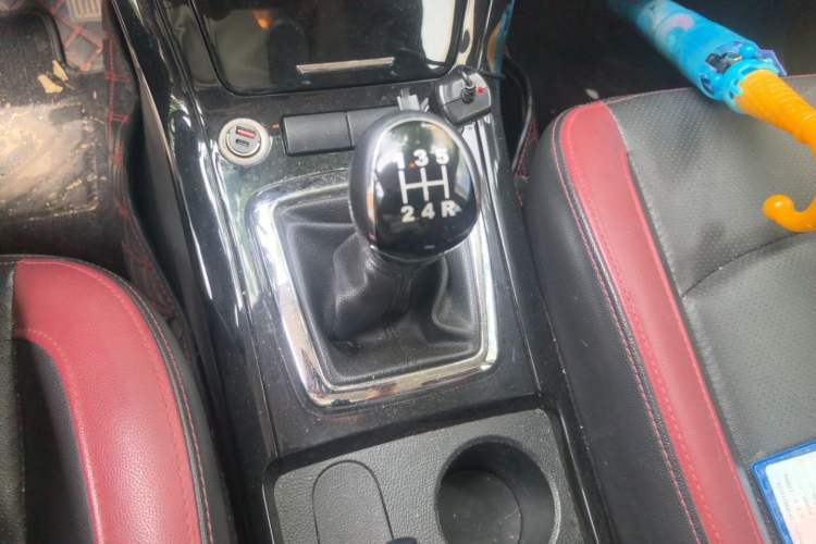 Used HYOSOW S3 2015 1.5L Luxury Model China V Standard Gear Lever