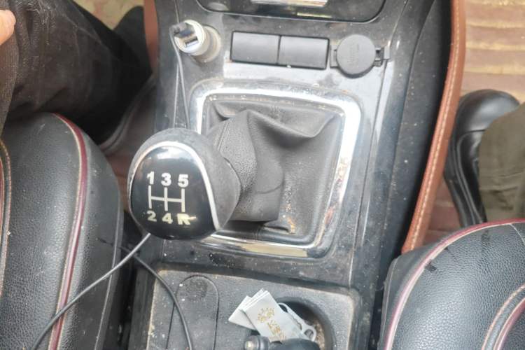 Used HYOSOW S3 2015 1.8L Prestige Version China V Emission Standard Gear Lever