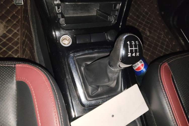 Used HYOSOW S3 2015 1.5L Luxury Model China V Standard Gear Lever