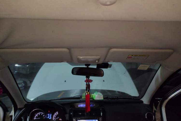 Used HYOSOW S3 2015 1.5L Luxury Model China V Standard Headliner