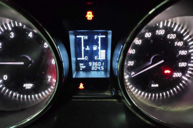 Used HYOSOW S3 2015 1.5L Luxury Model China V Standard Odometer Close Up