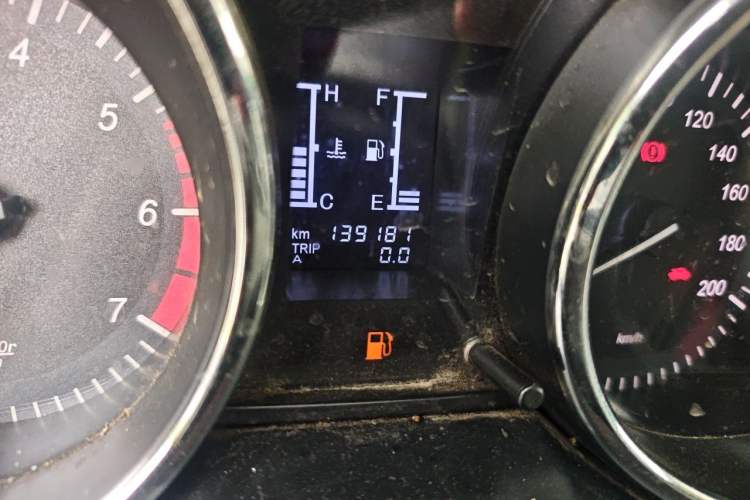 Used HYOSOW S3 2015 1.5L Luxury Model China V Standard Odometer Close Up