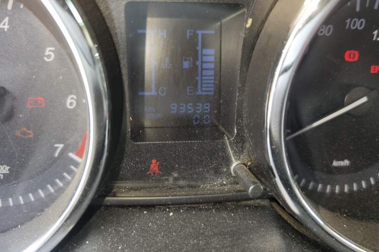 Used HYOSOW S3 2015 1.5L Luxury Model China V Standard Odometer Close Up