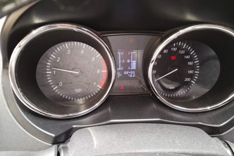Used HYOSOW S3 2015 1.8L Prestige Version China V Emission Standard Odometer Close Up