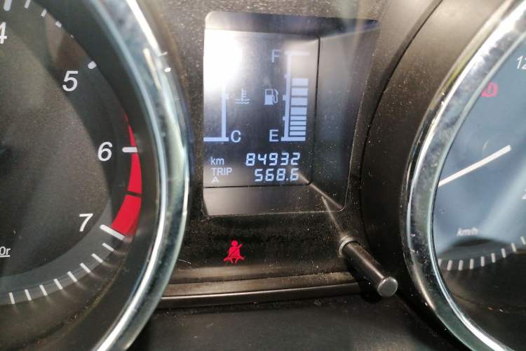 Used HYOSOW S3 2015 1.5L Luxury Model China V Standard Odometer Close Up