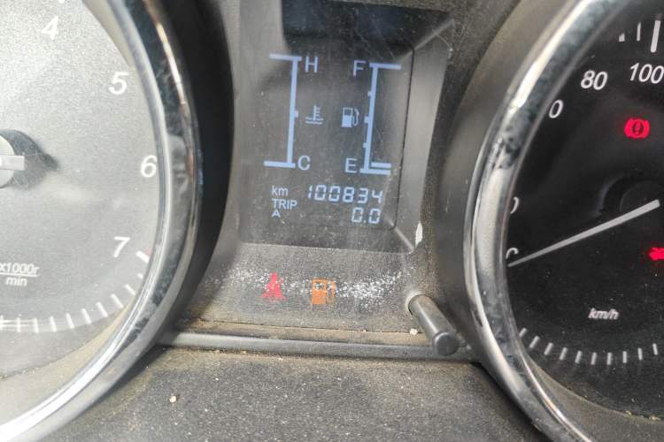 Used HYOSOW S3 2015 1.8L Prestige Version China V Emission Standard Odometer Close Up