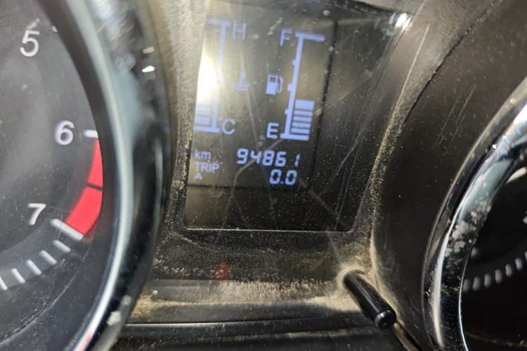 Used HYOSOW S3 2015 1.5L Luxury Model China V Standard Odometer Close Up