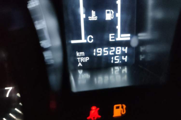 Used HYOSOW S3 2015 1.5L Luxury Model China V Standard Odometer Close Up