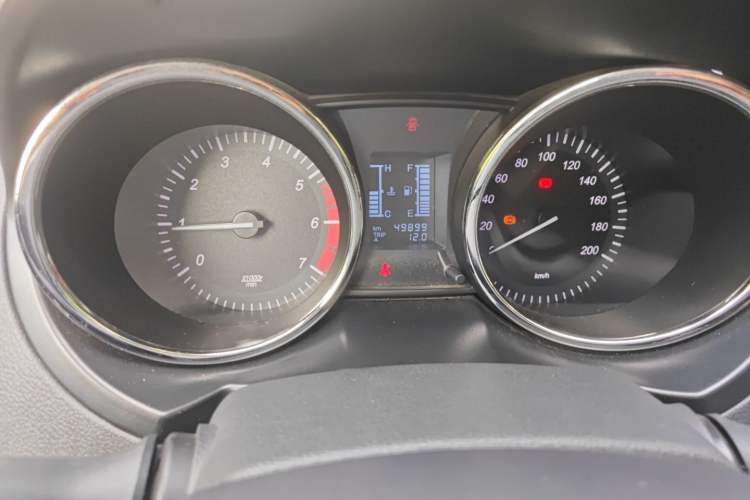 Used HYOSOW S3 2015 1.5L Luxury Model China V Standard Odometer Close Up