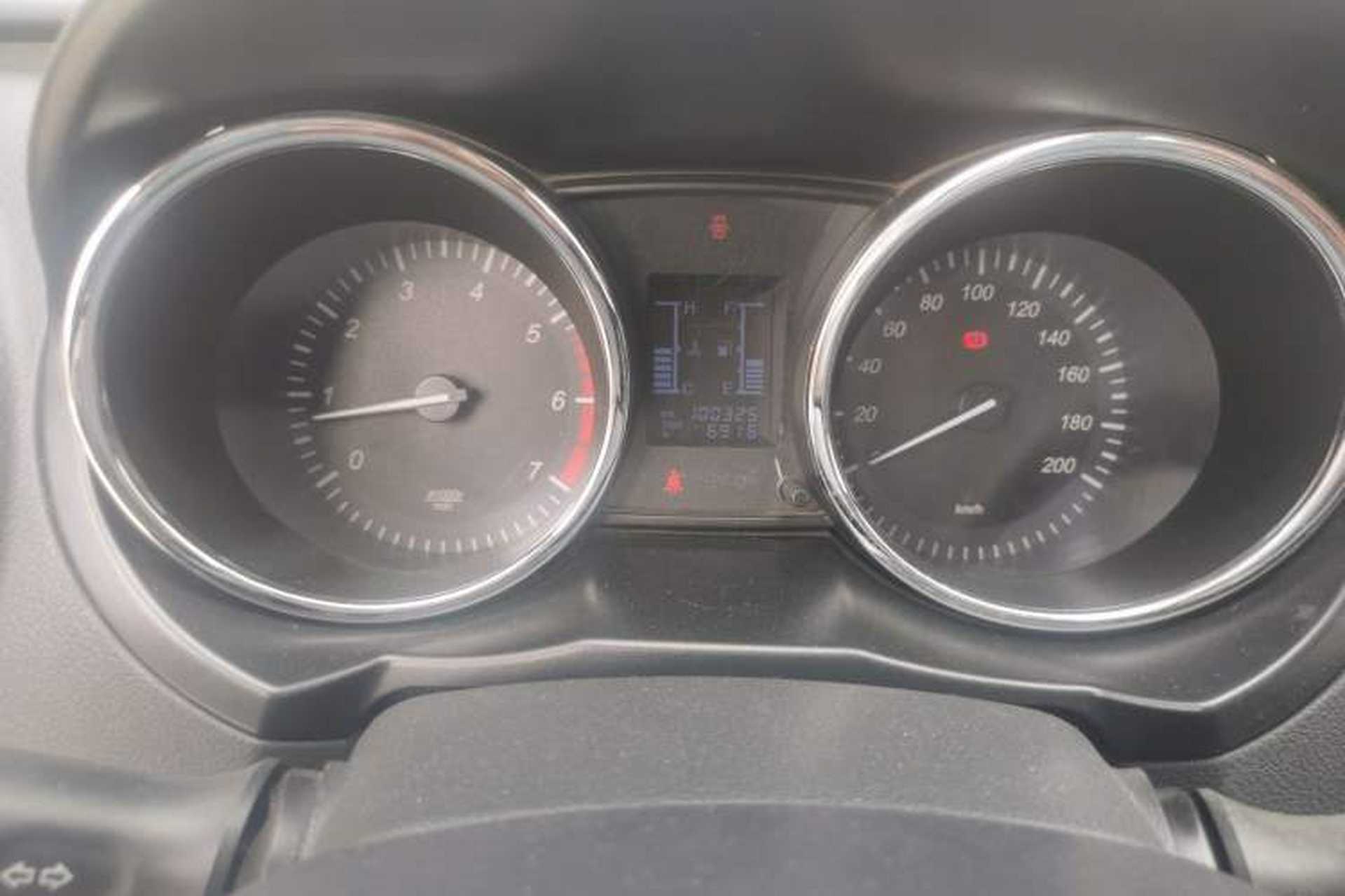 Used HYOSOW S3 2015 1.5L Luxury Model China V Standard Odometer Close Up