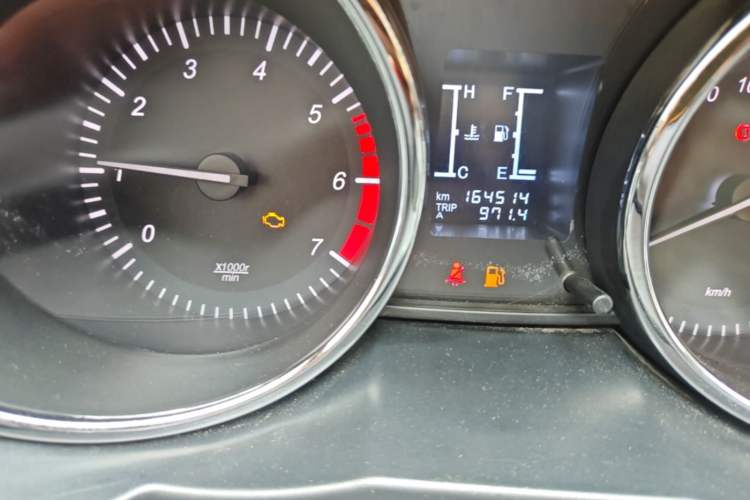 Used HYOSOW S3 2015 1.5L Luxury Model China V Standard Odometer Close Up