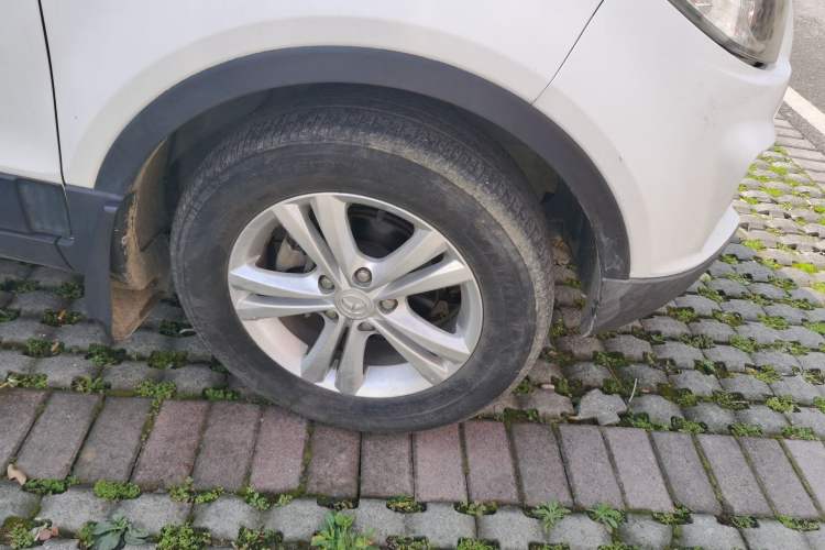 Used HYOSOW S3 2015 1.5L Comfort Version National V Right Front Wheel Hub