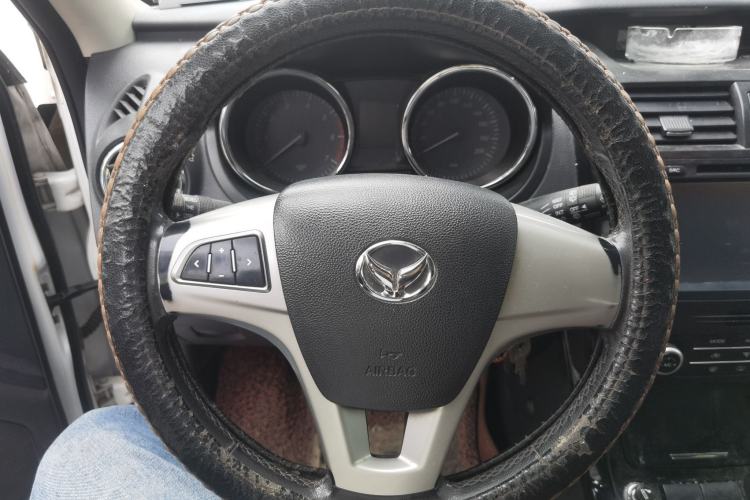 Used HYOSOW S3 2015 1.5L Luxury Model China V Standard Steering Wheel